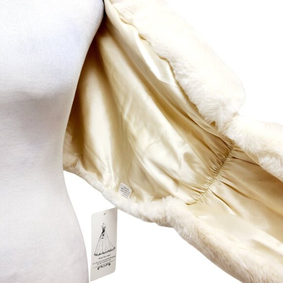 Vintage-Inspired Ivory Faux Fur Bridal Wrap With Rhinestone Brooch - Picture 5 of 12